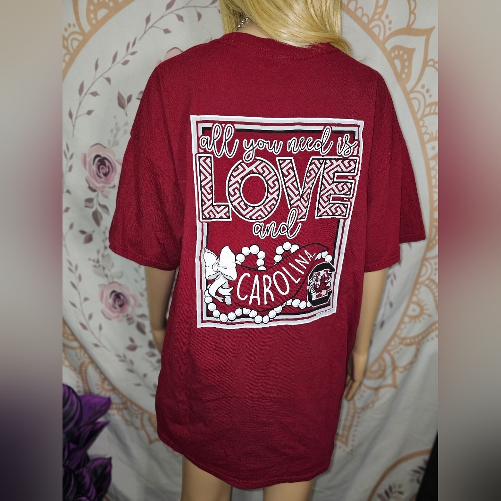 Carolina Gamecocks Graphic T-Shirt 'All You Need Is Love' Size XL